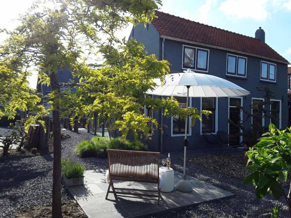 Villa Maan + Galerie